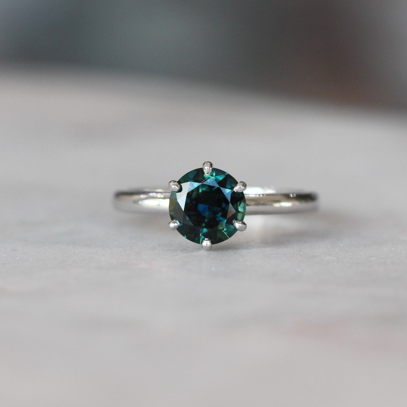 WHITE ROUND PARTI RING