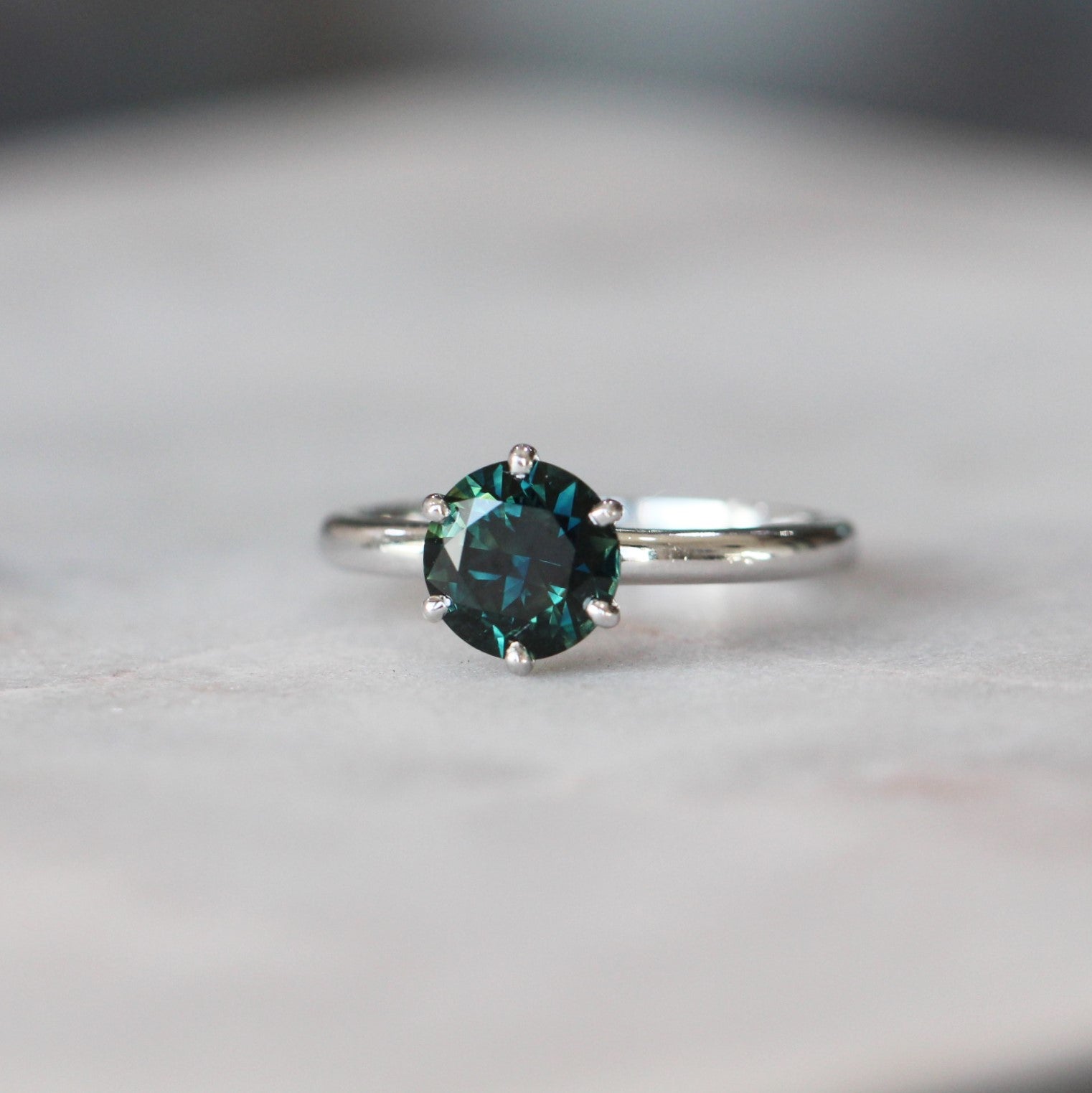 WHITE ROUND PARTI RING