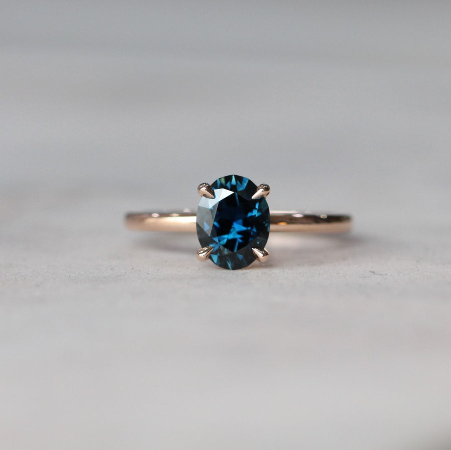 OVAL / AUSTRALIAN BLUE SAPPHIRE RING