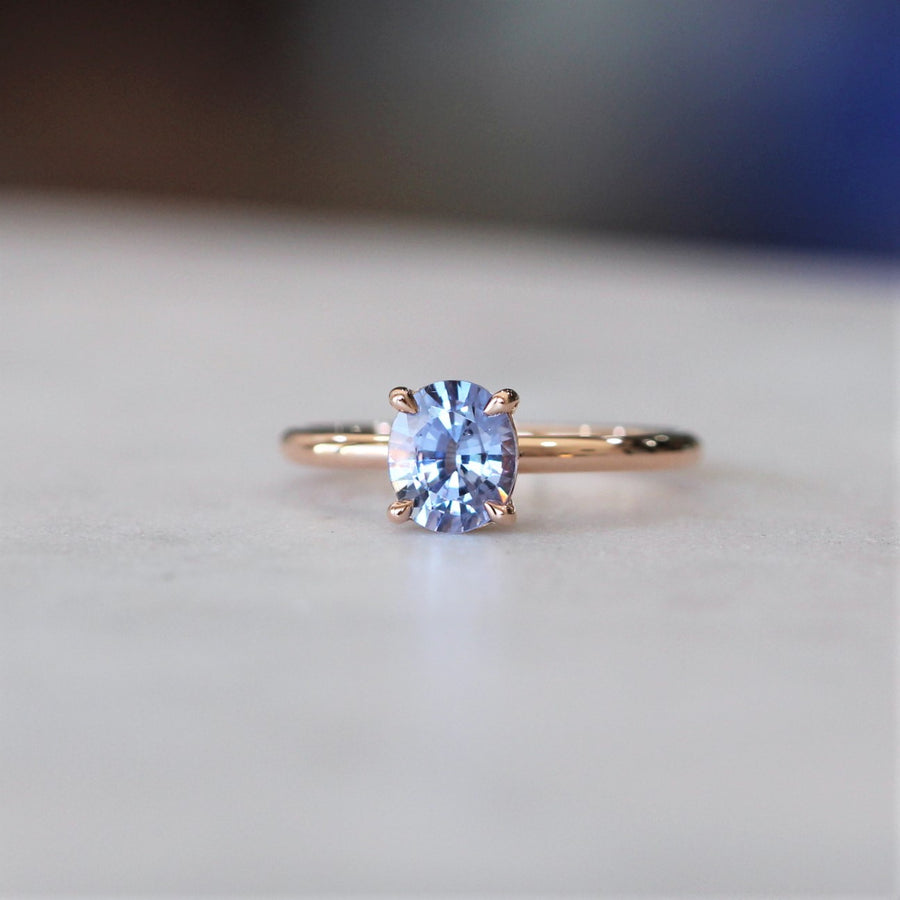OVAL / LAVENDER CEYLON SAPPHIRE RING