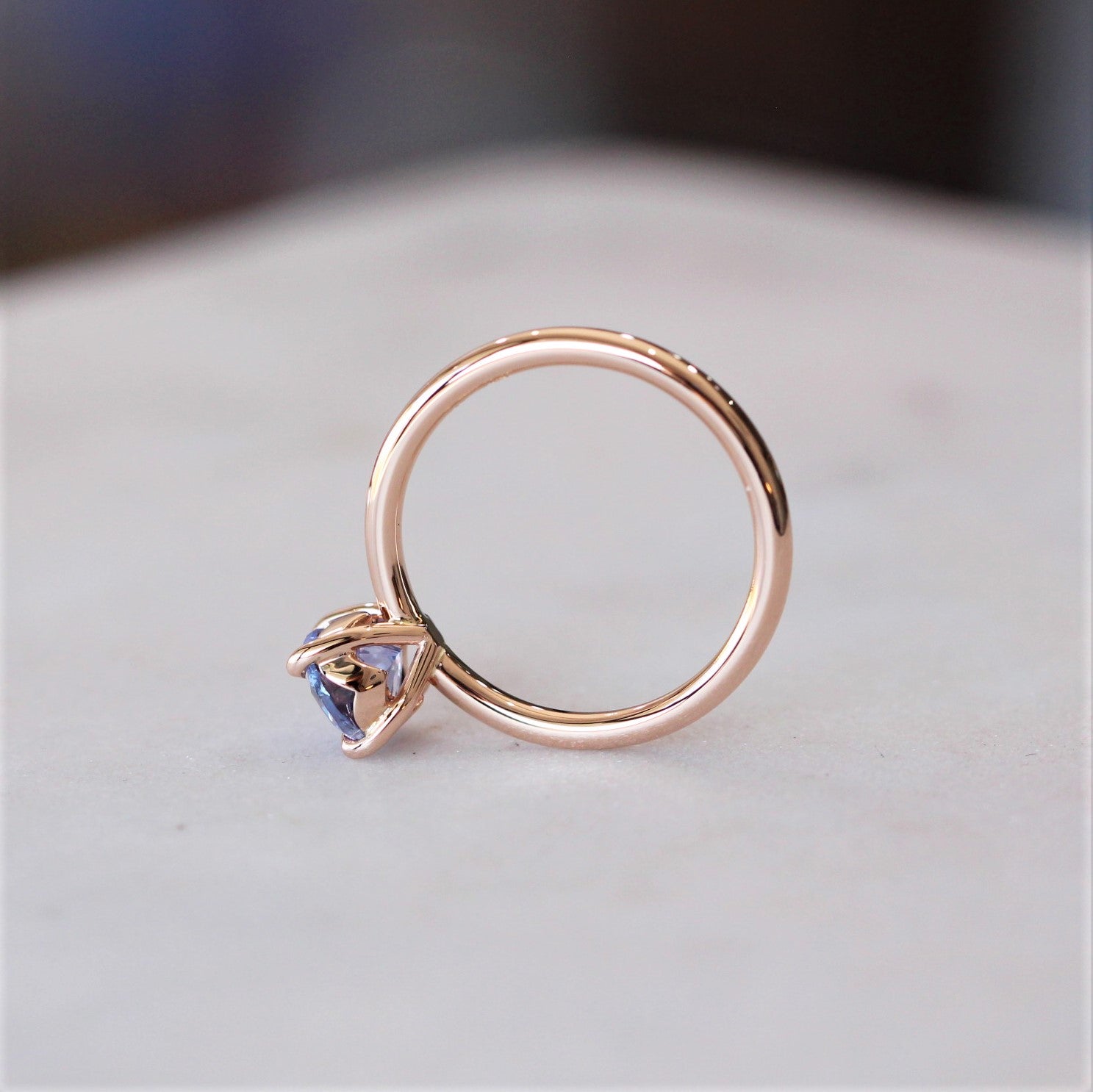 OVAL / LAVENDER CEYLON SAPPHIRE RING