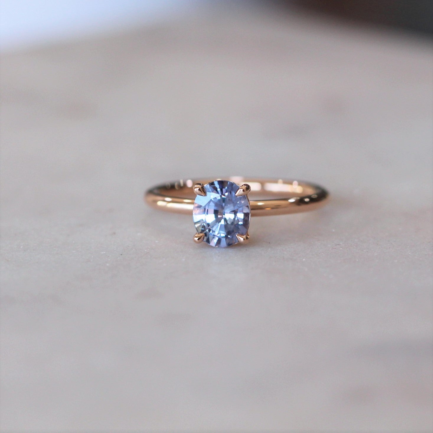 OVAL / LAVENDER CEYLON SAPPHIRE RING