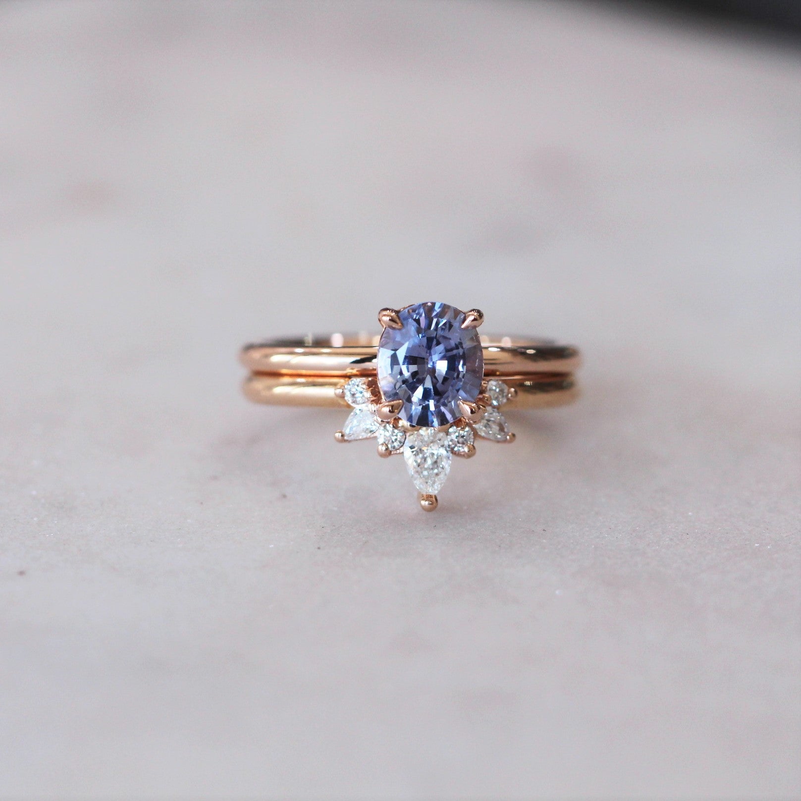 OVAL / LAVENDER CEYLON SAPPHIRE RING