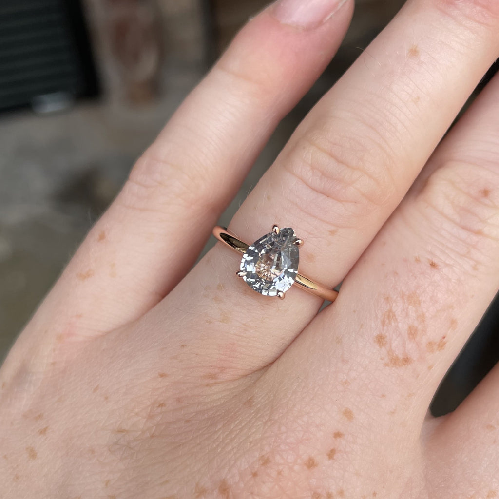 PEAR / GREY CEYLON SAPPHIRE RING II