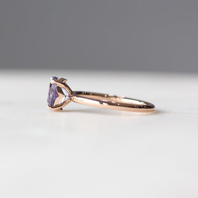 OVAL / CEYLON SOLITAIRE RING