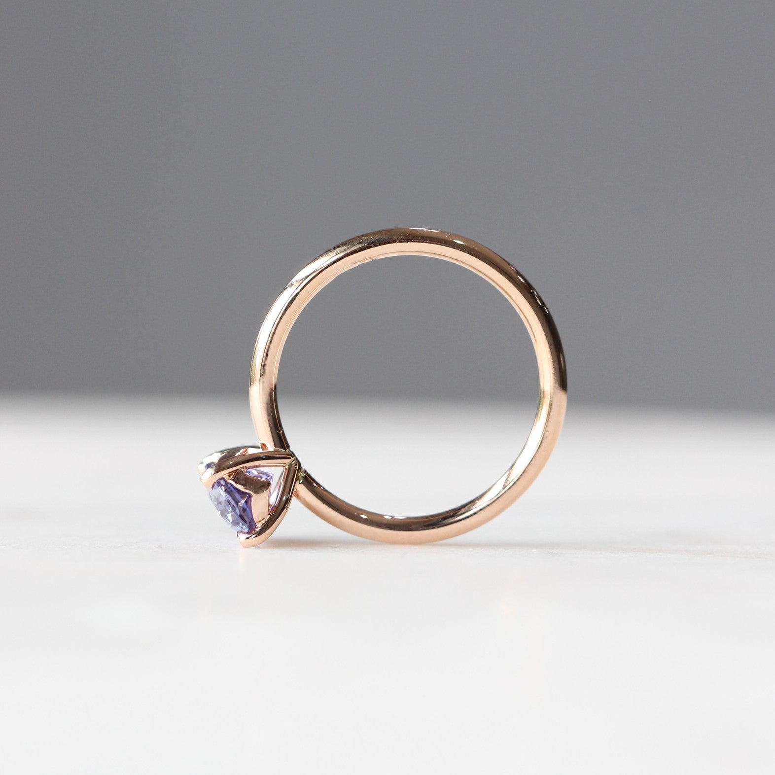 OVAL / CEYLON SOLITAIRE RING