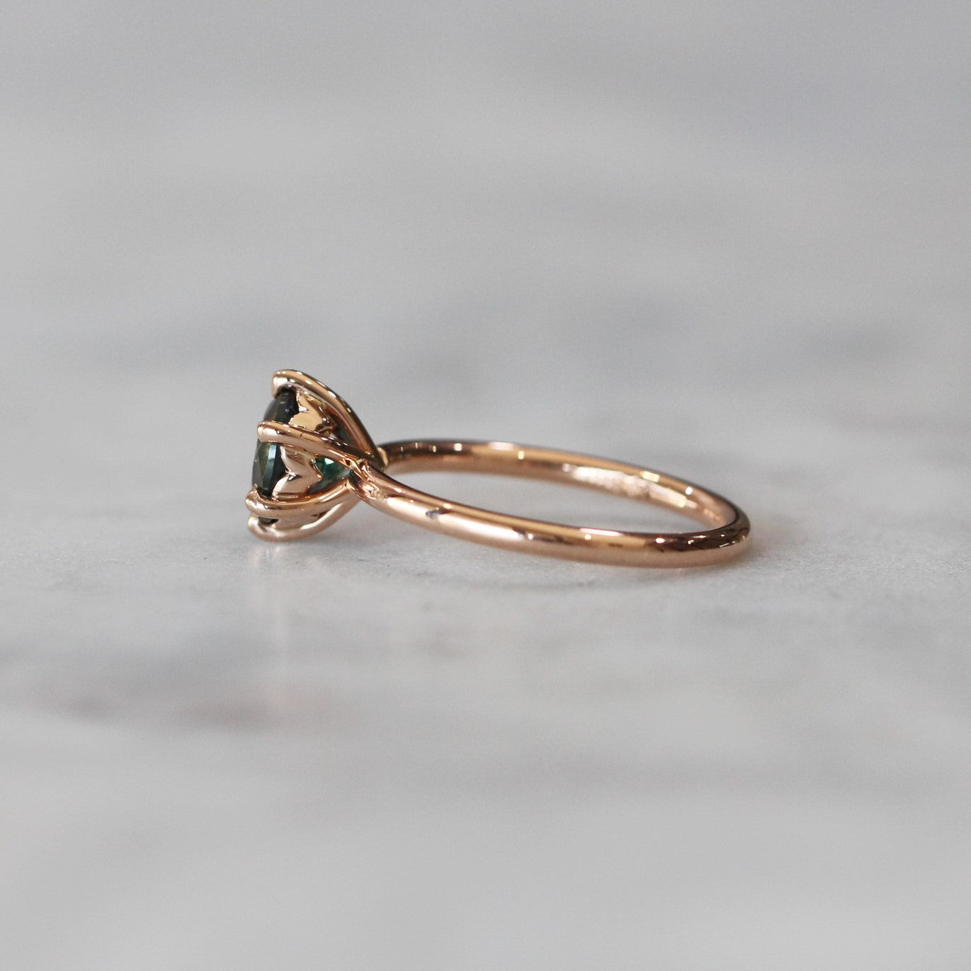 ROUND / SAPPHIRE SOLITAIRE RING ii