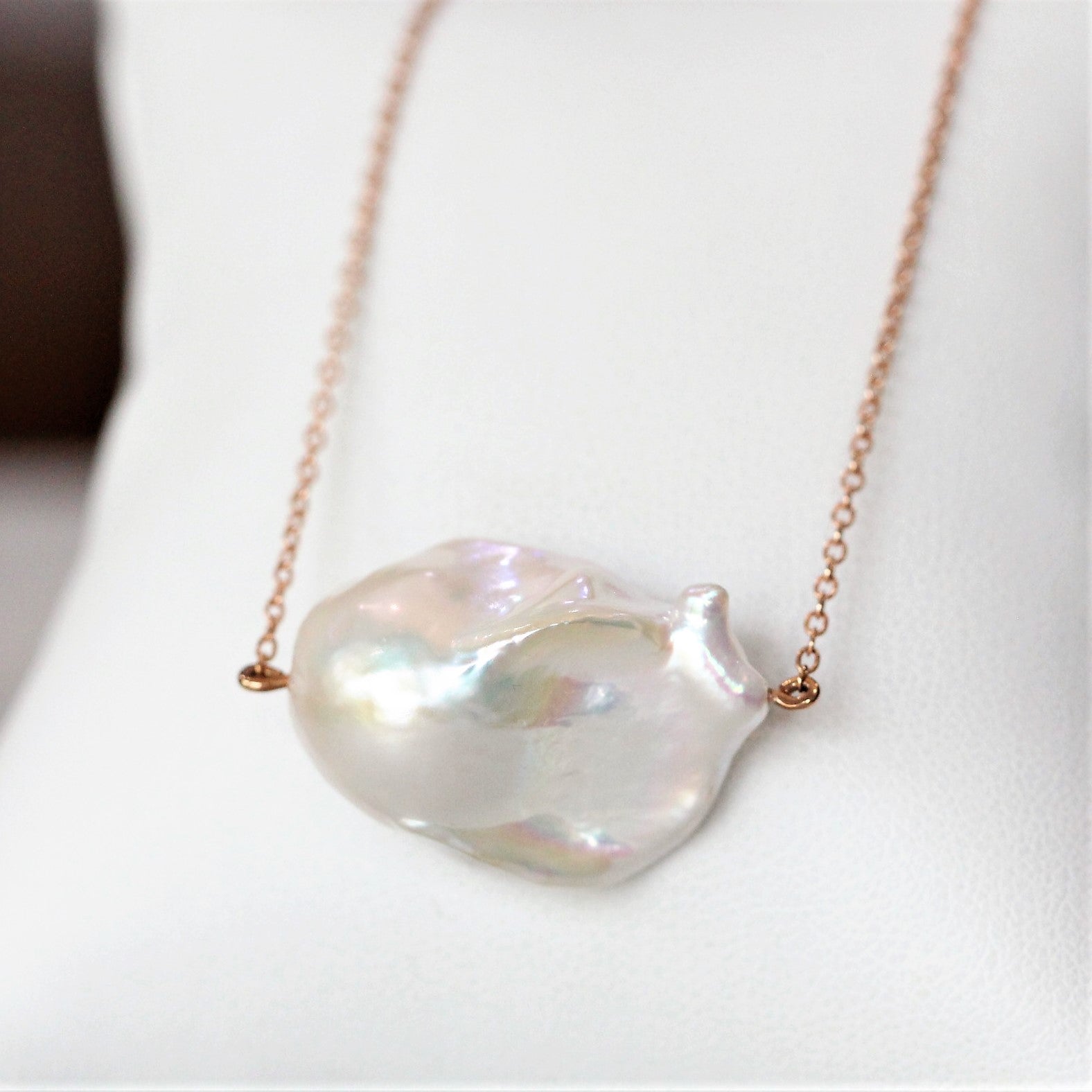 STATEMENT / PEARL NECKLACE