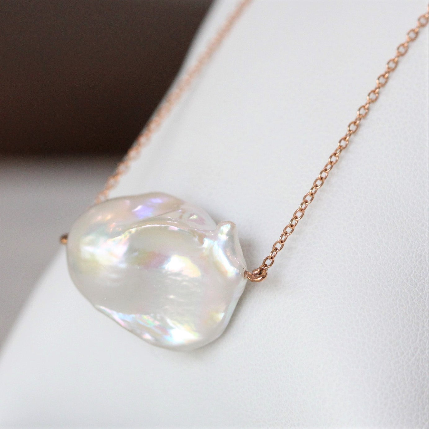 STATEMENT / PEARL NECKLACE