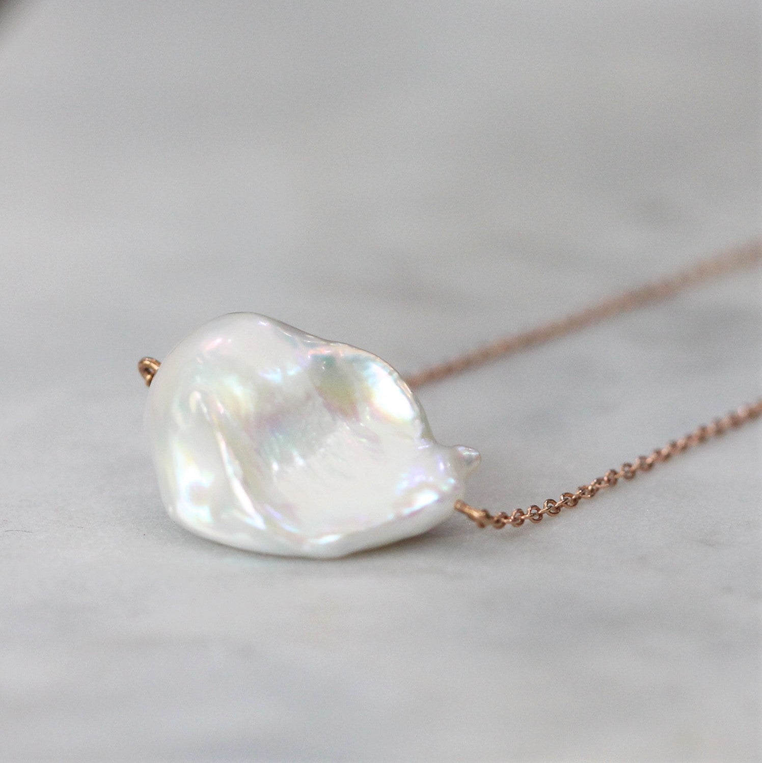 STATEMENT / PEARL NECKLACE