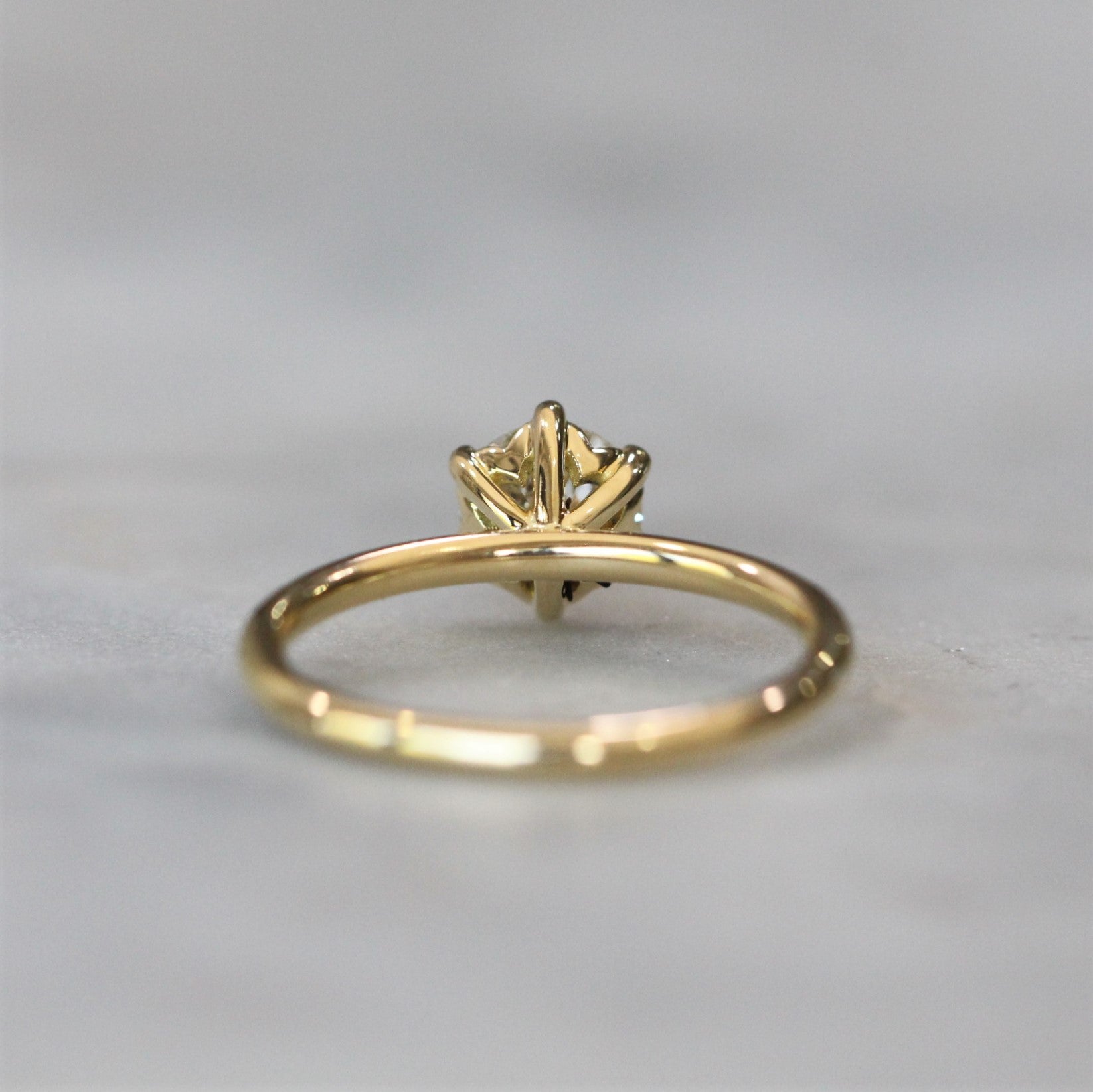 LAB CREATED / ROUND DIAMOND RING 0.89ct