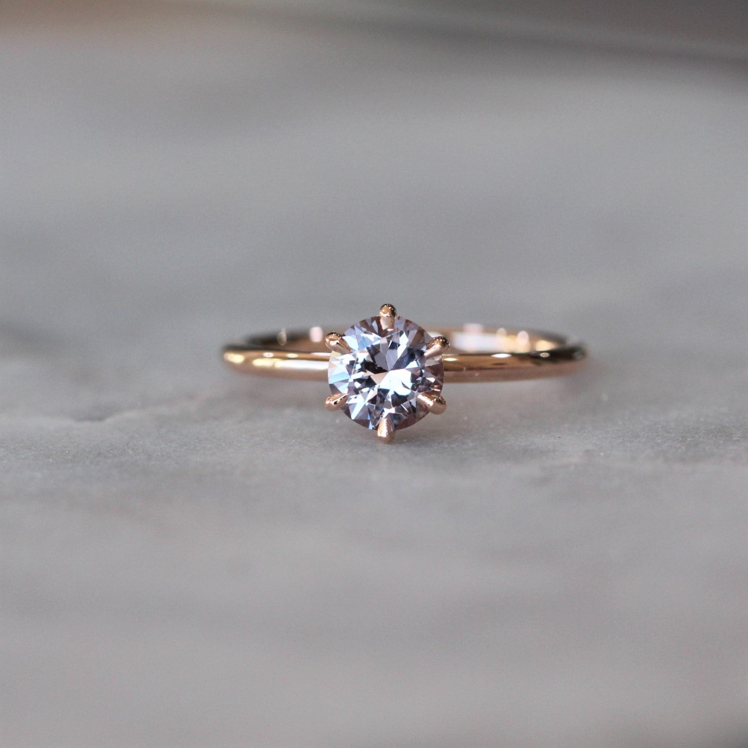 ROUND / PLUM SRI LANKAN SPINEL RING