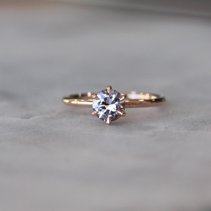 ROUND / PLUM SRI LANKAN SPINEL RING