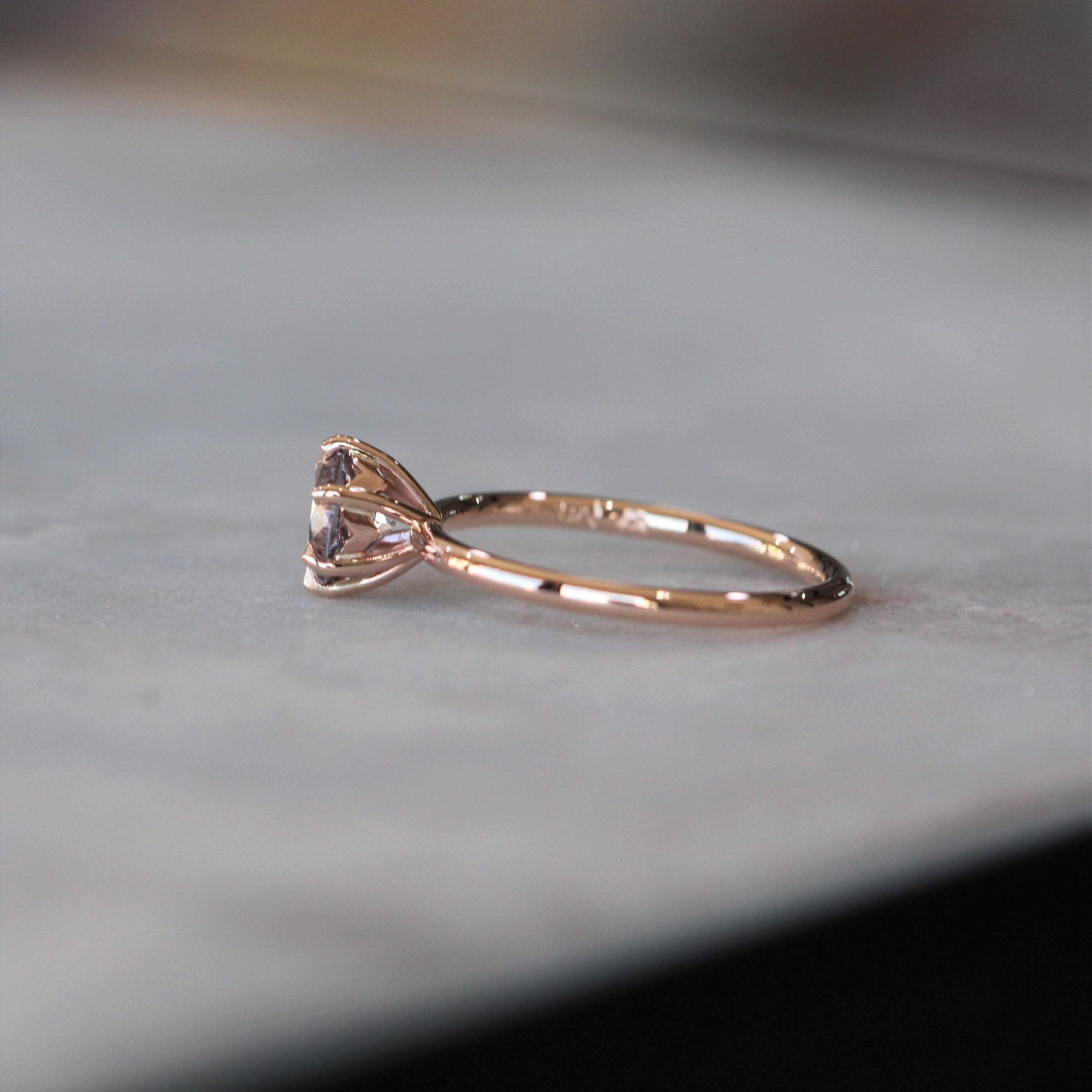 ROUND / PLUM SRI LANKAN SPINEL RING