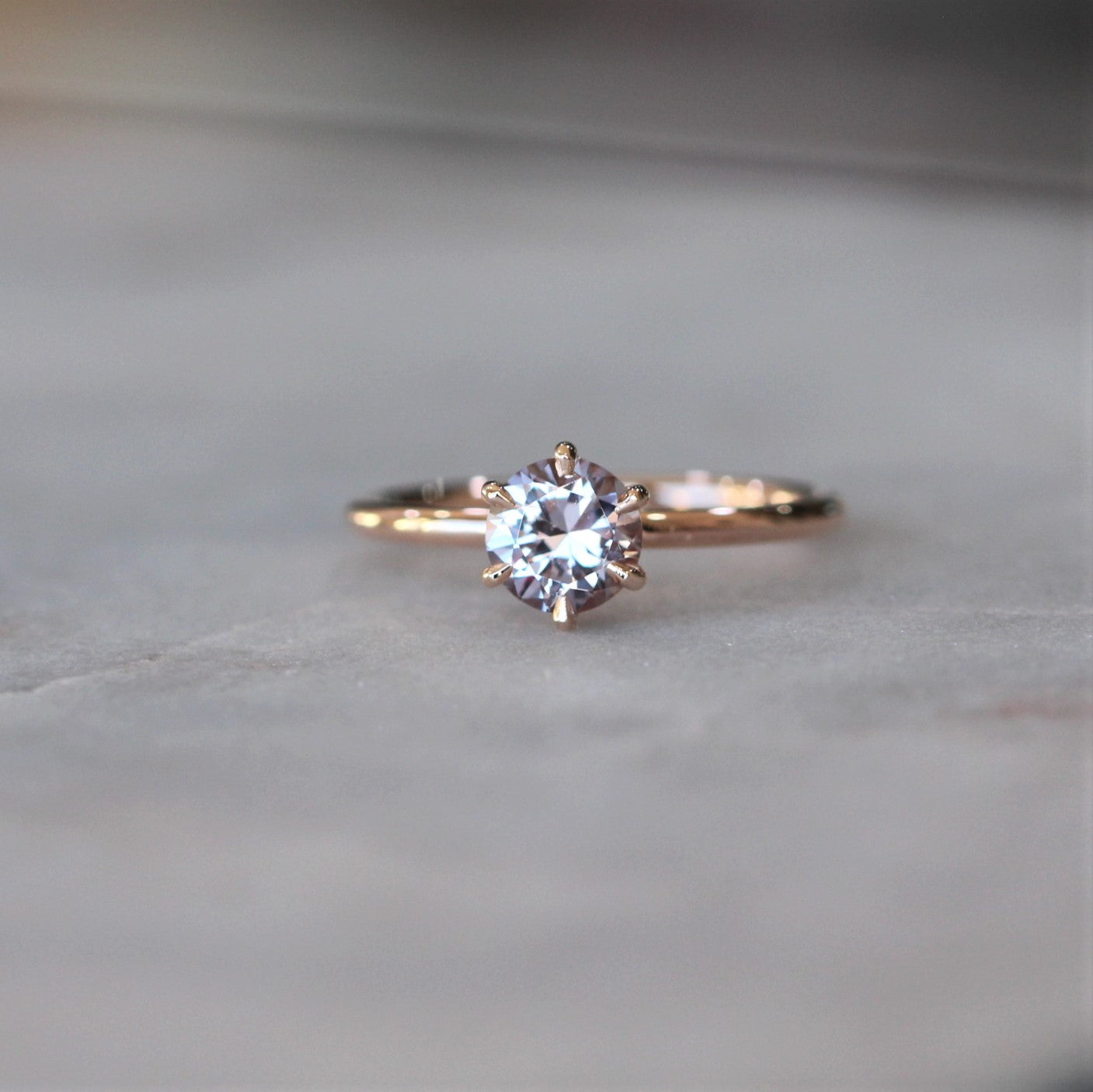 ROUND / PLUM SRI LANKAN SPINEL RING