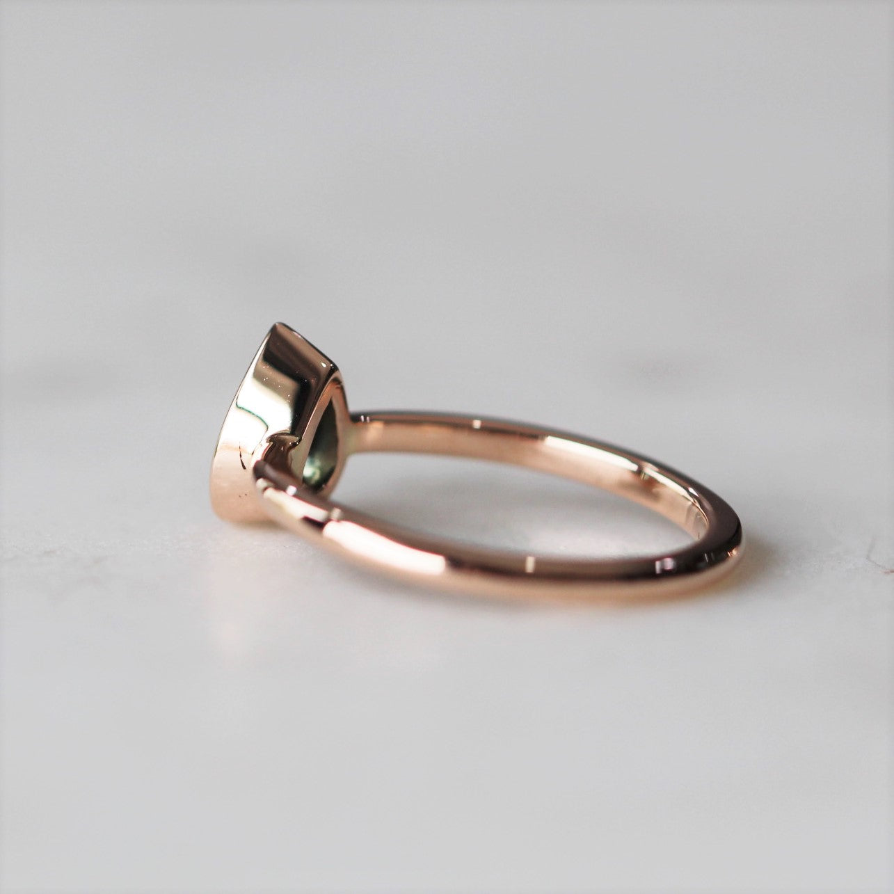 BEZEL SET / PEAR PARTI