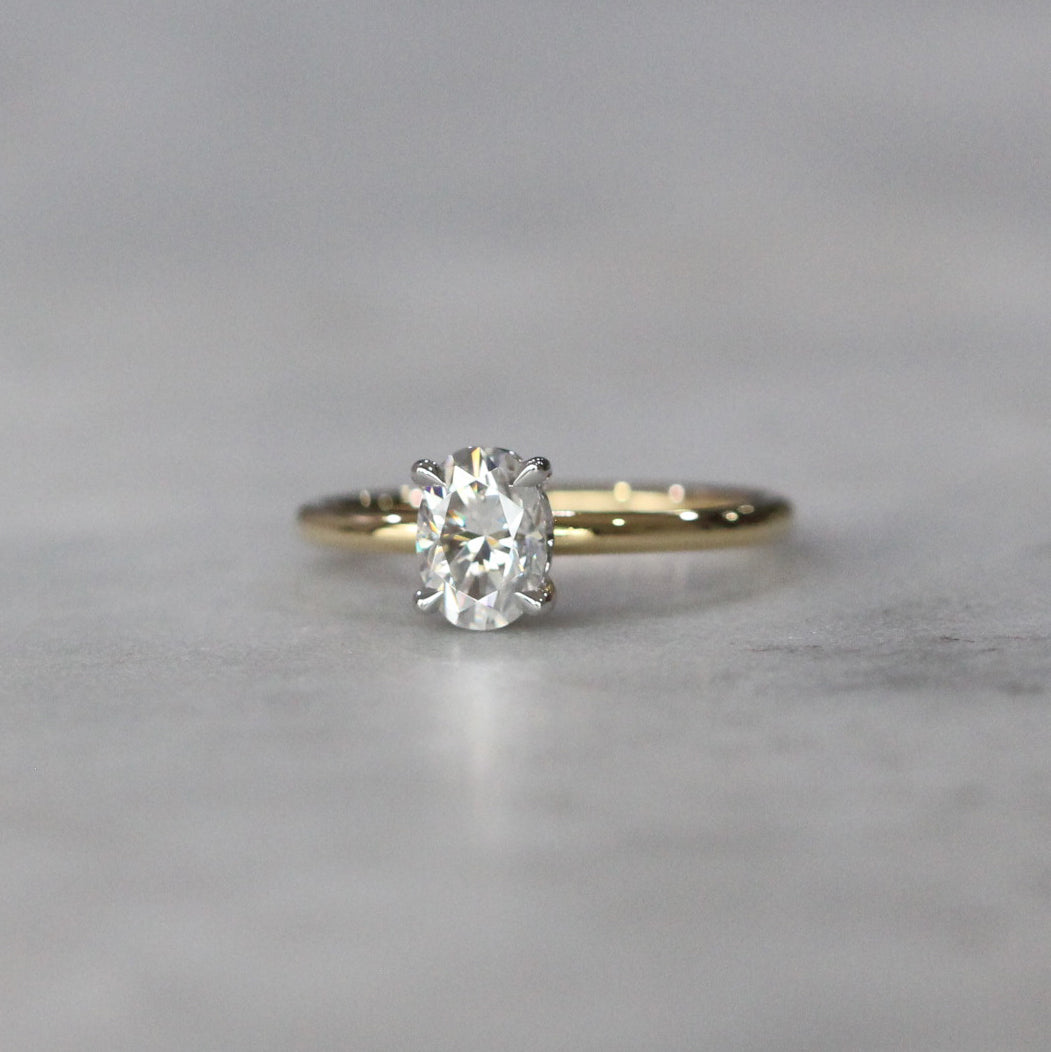 CLARA / MOISSANITE SOLITAIRE RING