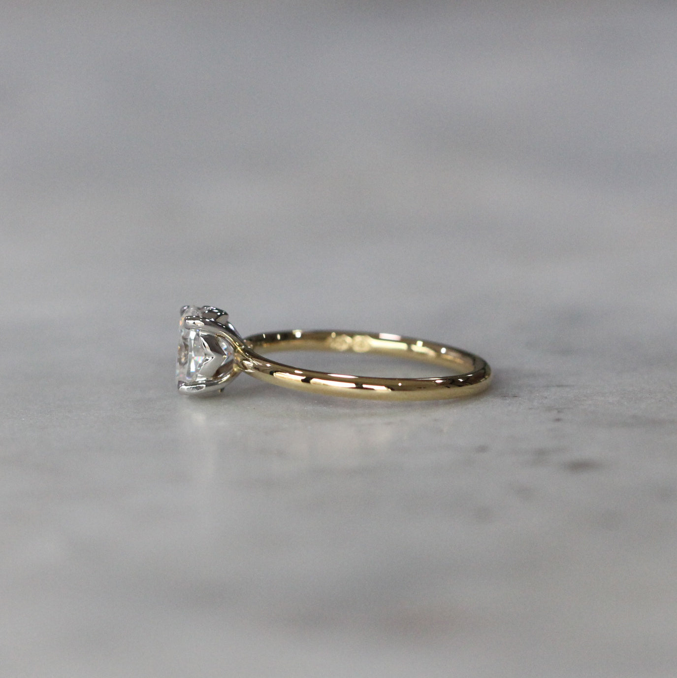 CLARA / MOISSANITE SOLITAIRE RING