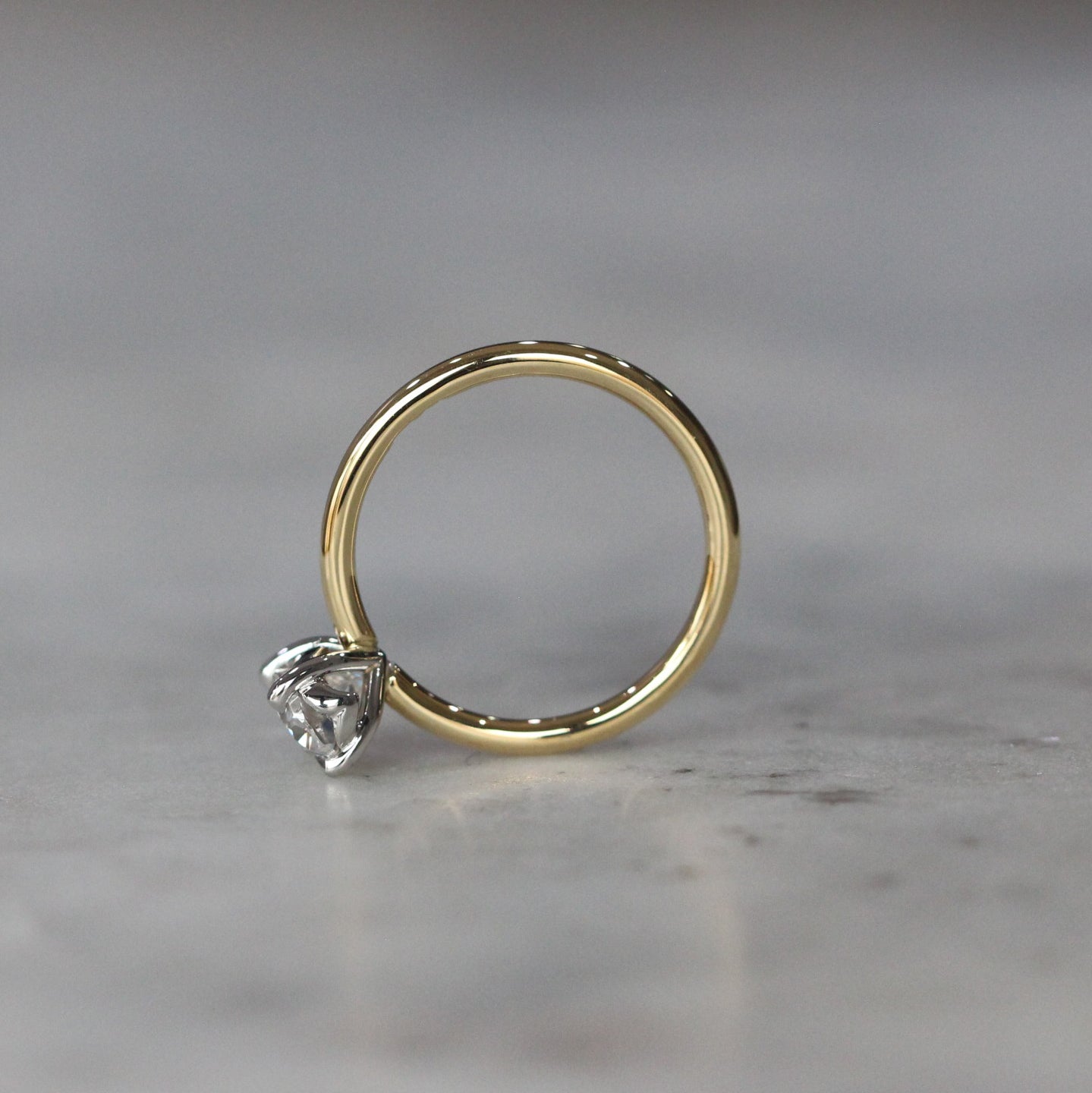 CLARA / MOISSANITE SOLITAIRE RING