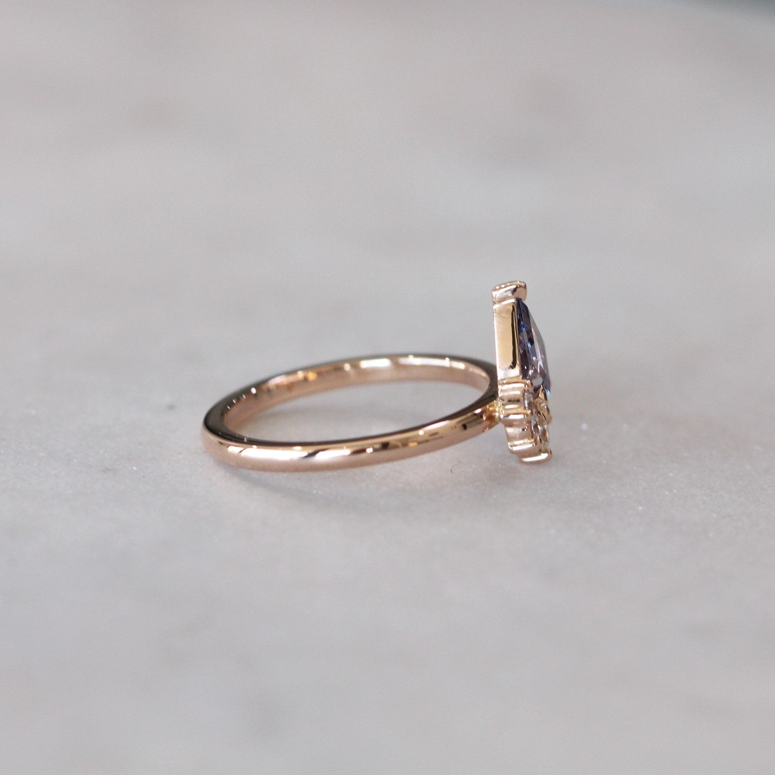 KITE / HALF HALO SPINEL RING