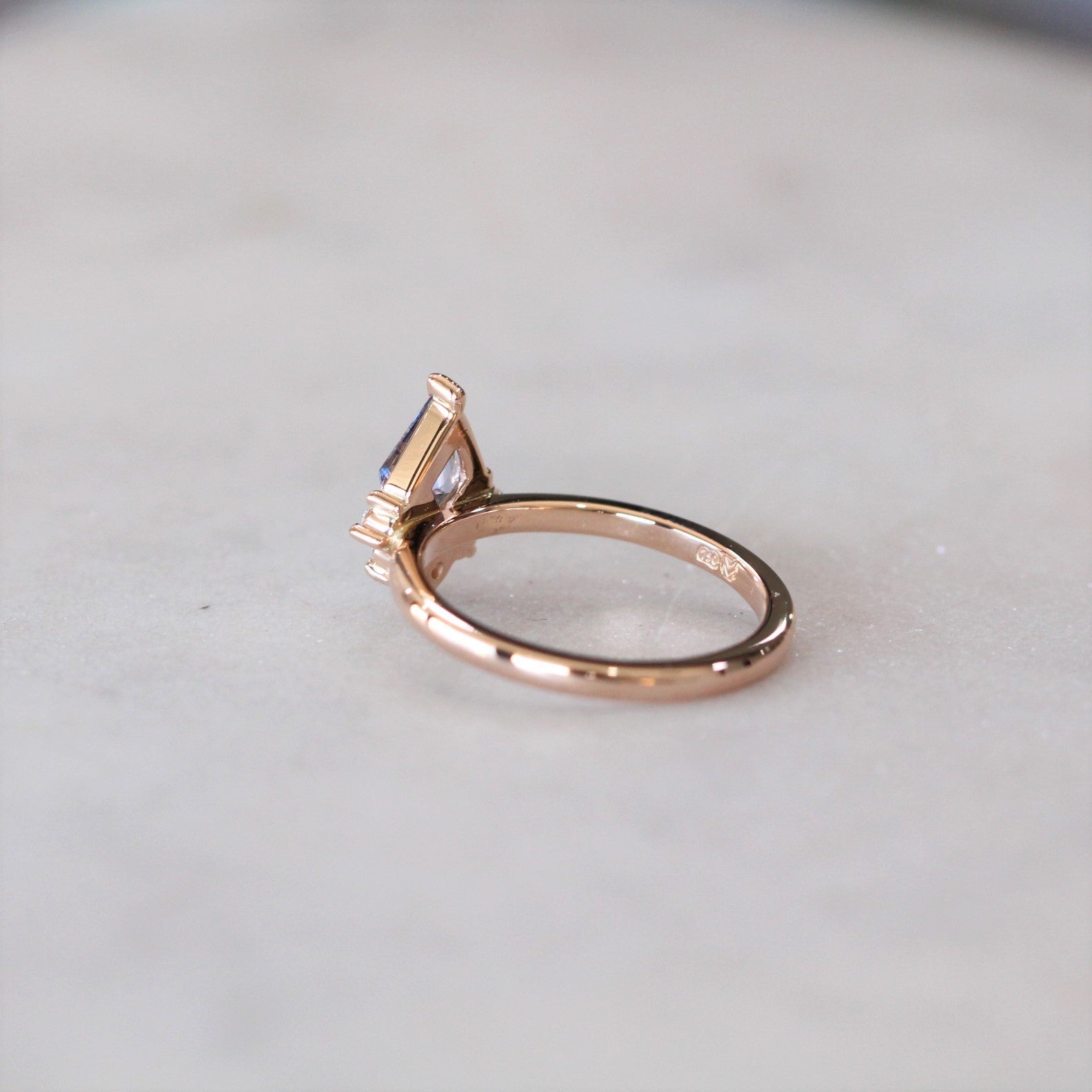 KITE / HALF HALO SPINEL RING