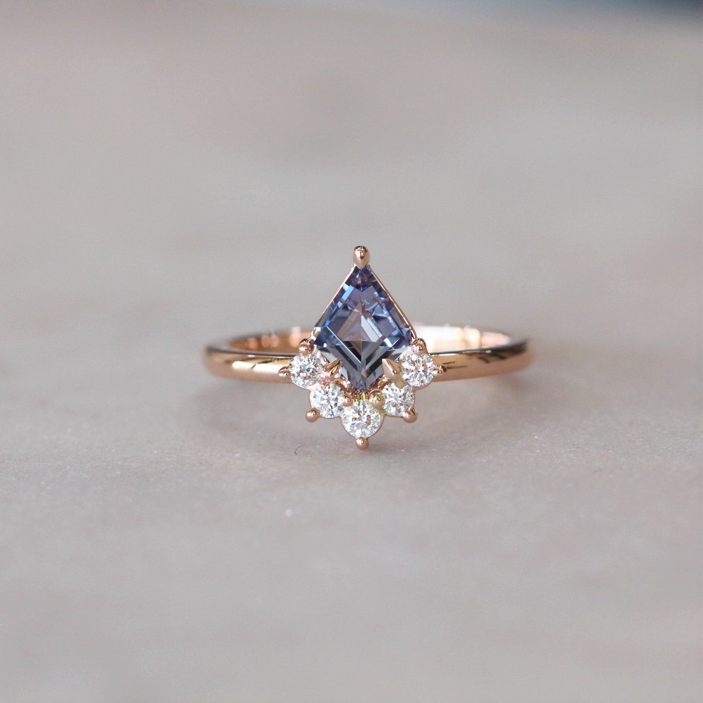 KITE / HALF HALO SPINEL RING