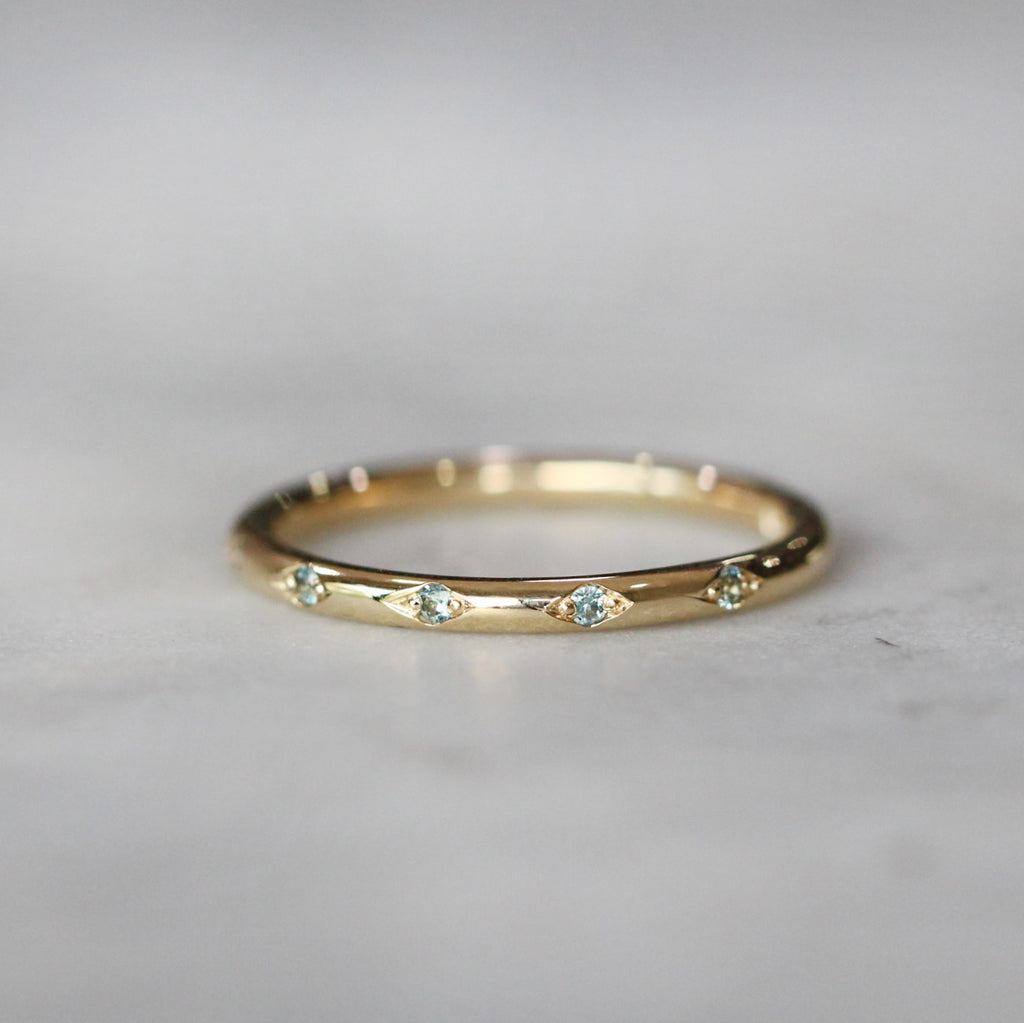 FLAT SAPPHIRE STARDUST / WEDDING BAND