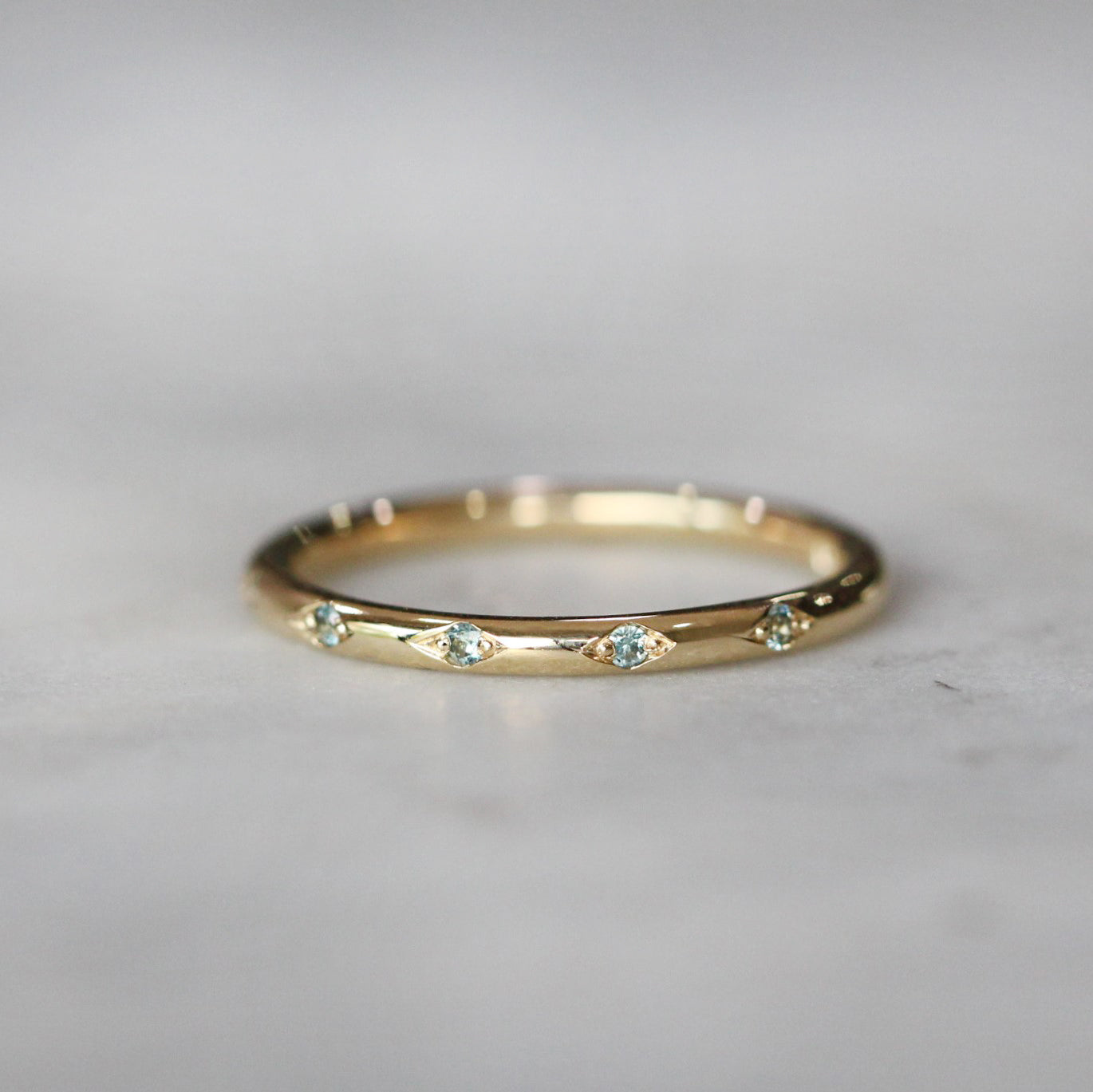 FLAT SAPPHIRE STARDUST / WEDDING BAND