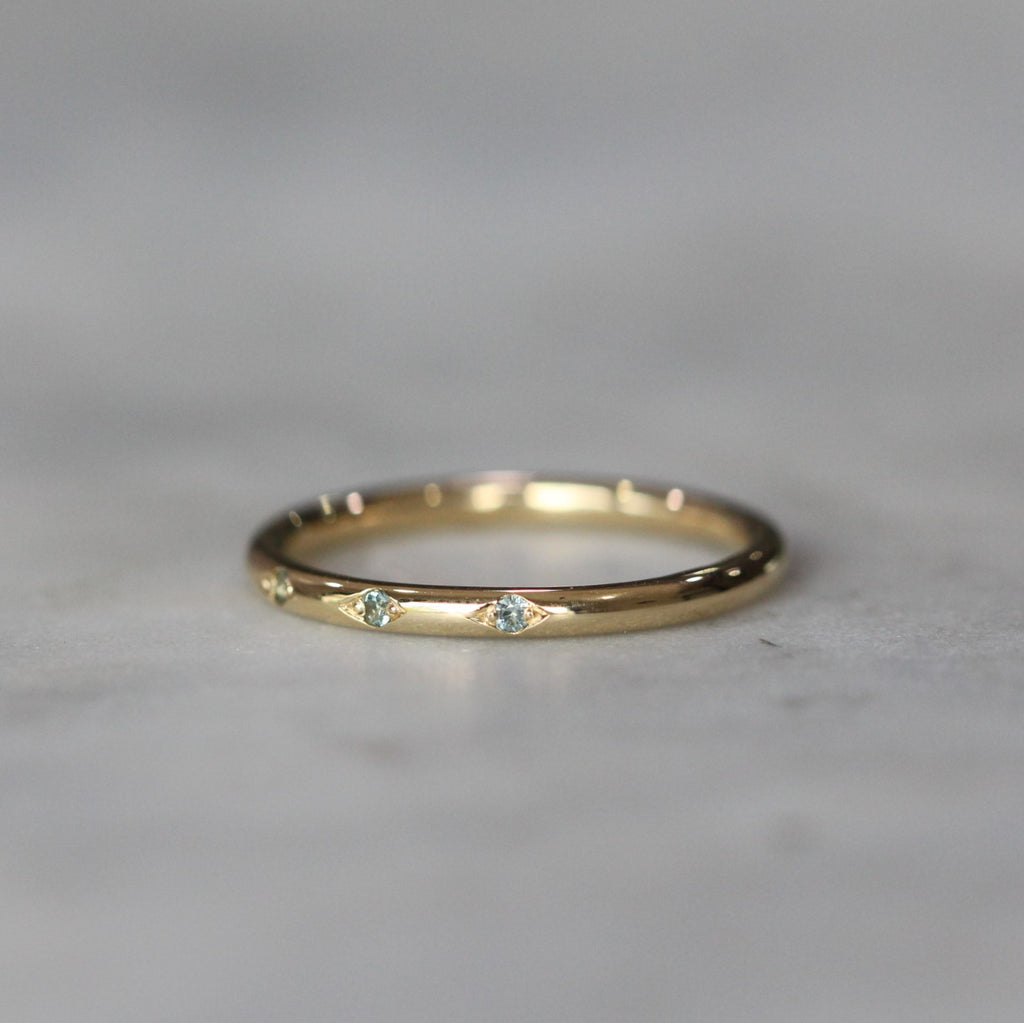 FLAT SAPPHIRE STARDUST / WEDDING BAND