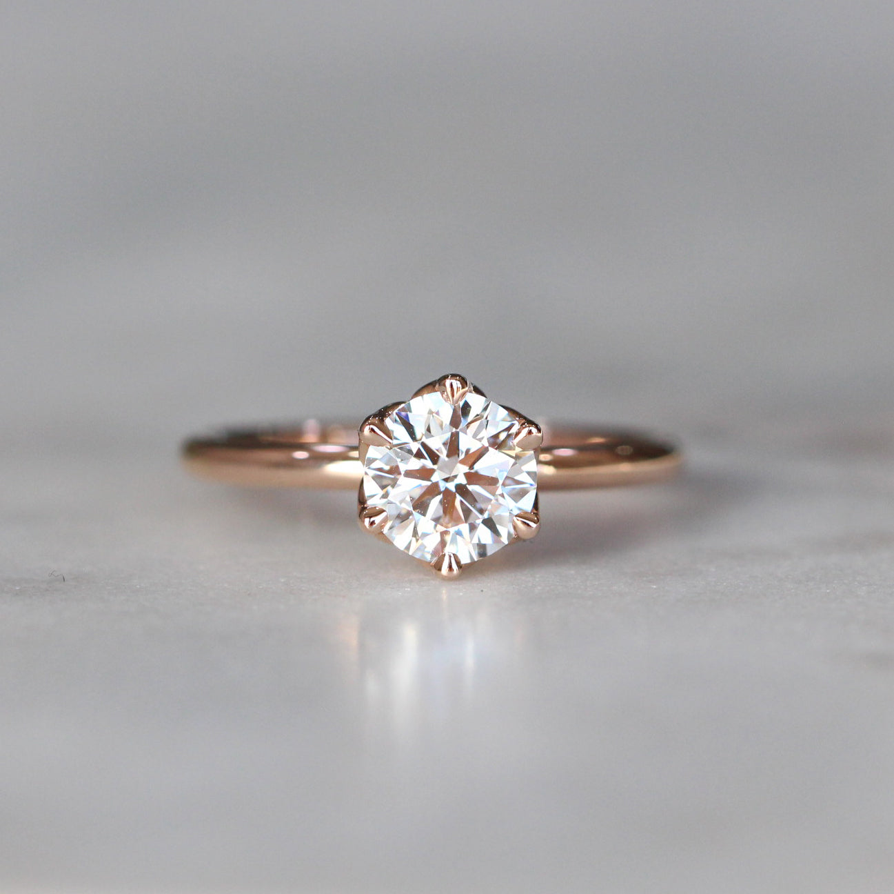 ROUND LAB DIAMOND \ LOTUS RING