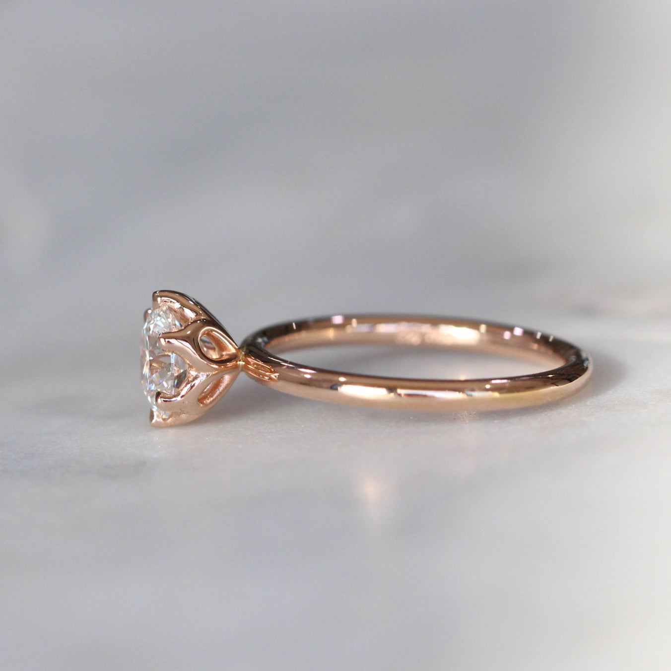 ROUND LAB DIAMOND \ LOTUS RING