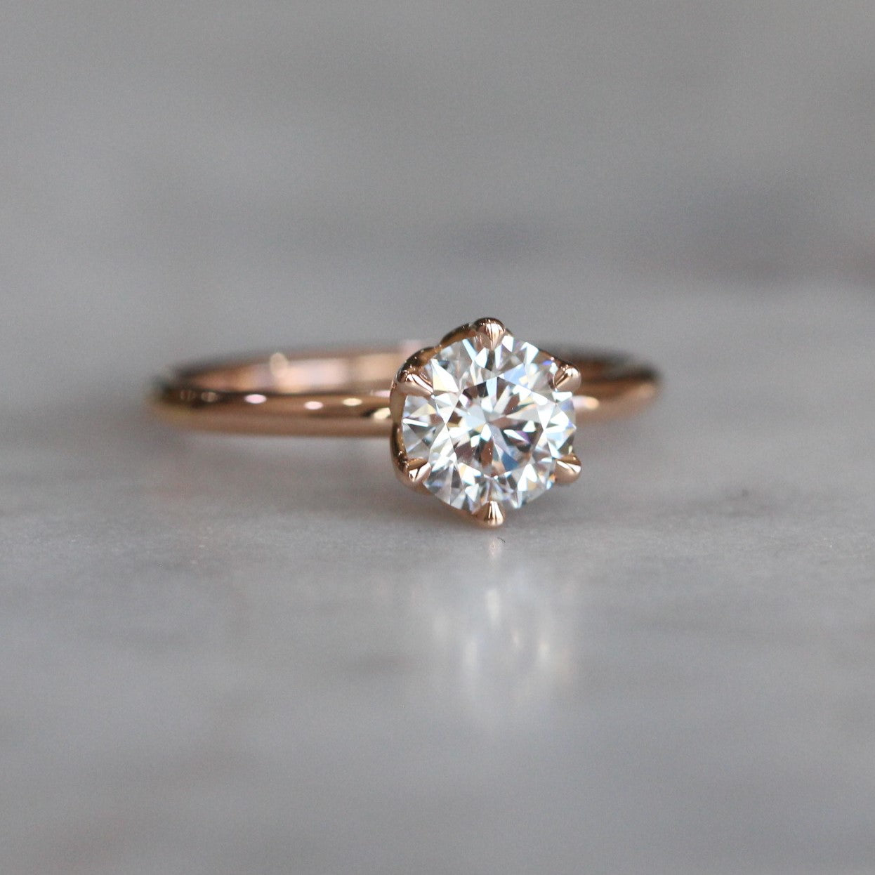 ROUND LAB DIAMOND \ LOTUS RING