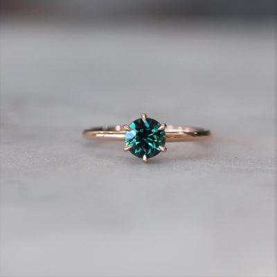 ROUND  / 6 CLAW TEAL PARTI SAPPHIRE RING