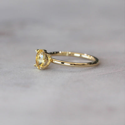 OVAL / CANARY CEYLON SAPPHIRE RING