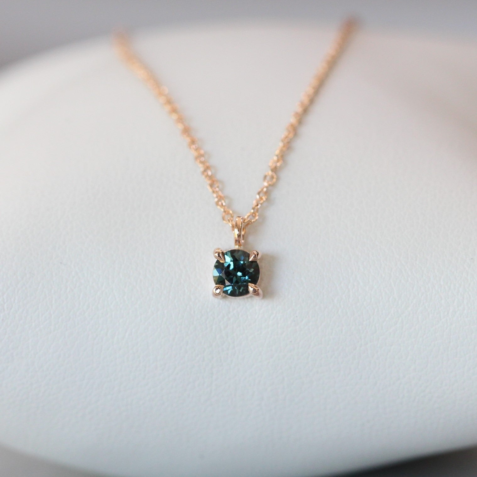 ONE OF A KIND ROUND PARTI / NECKLACE