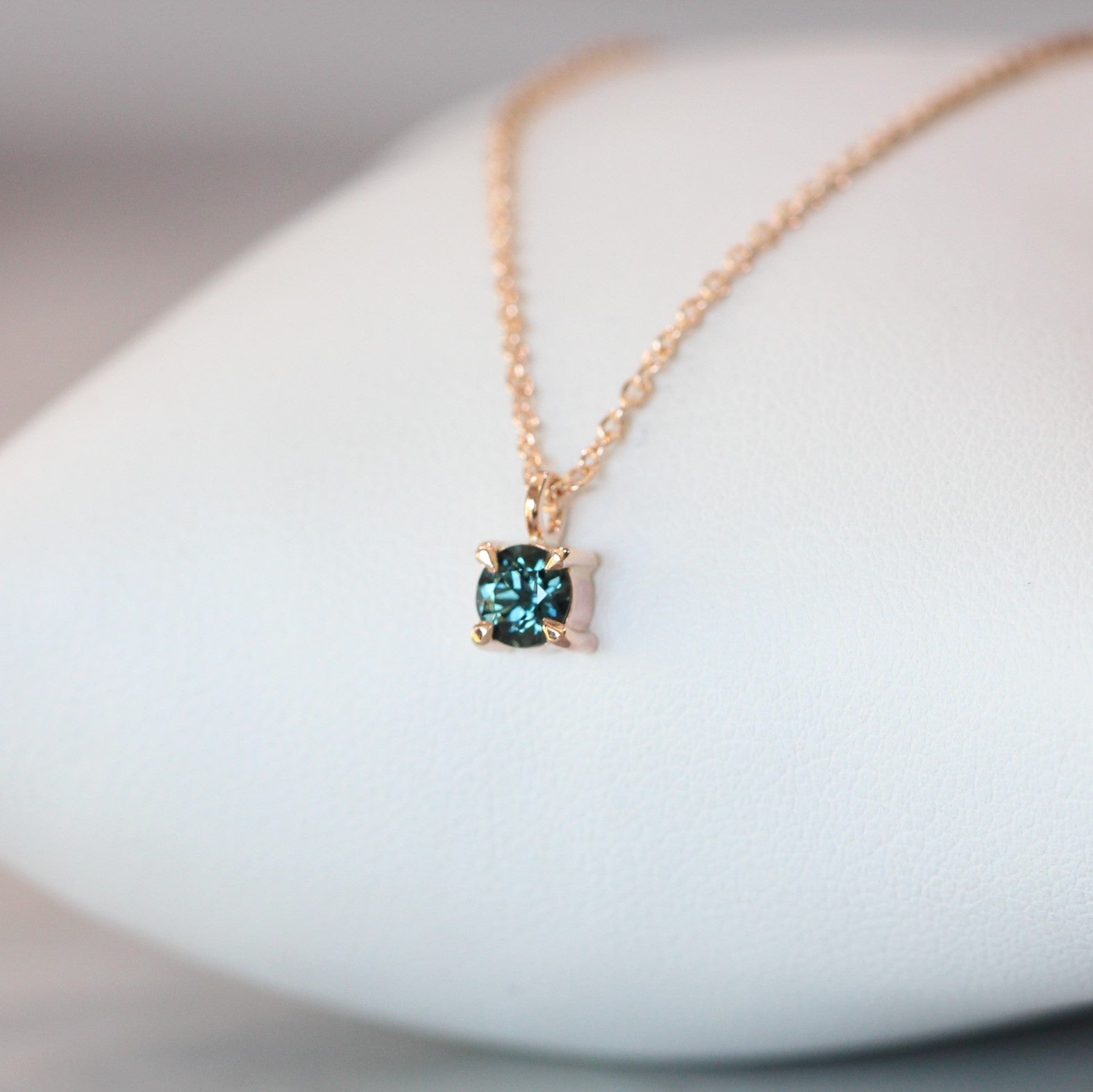 ONE OF A KIND ROUND PARTI / NECKLACE