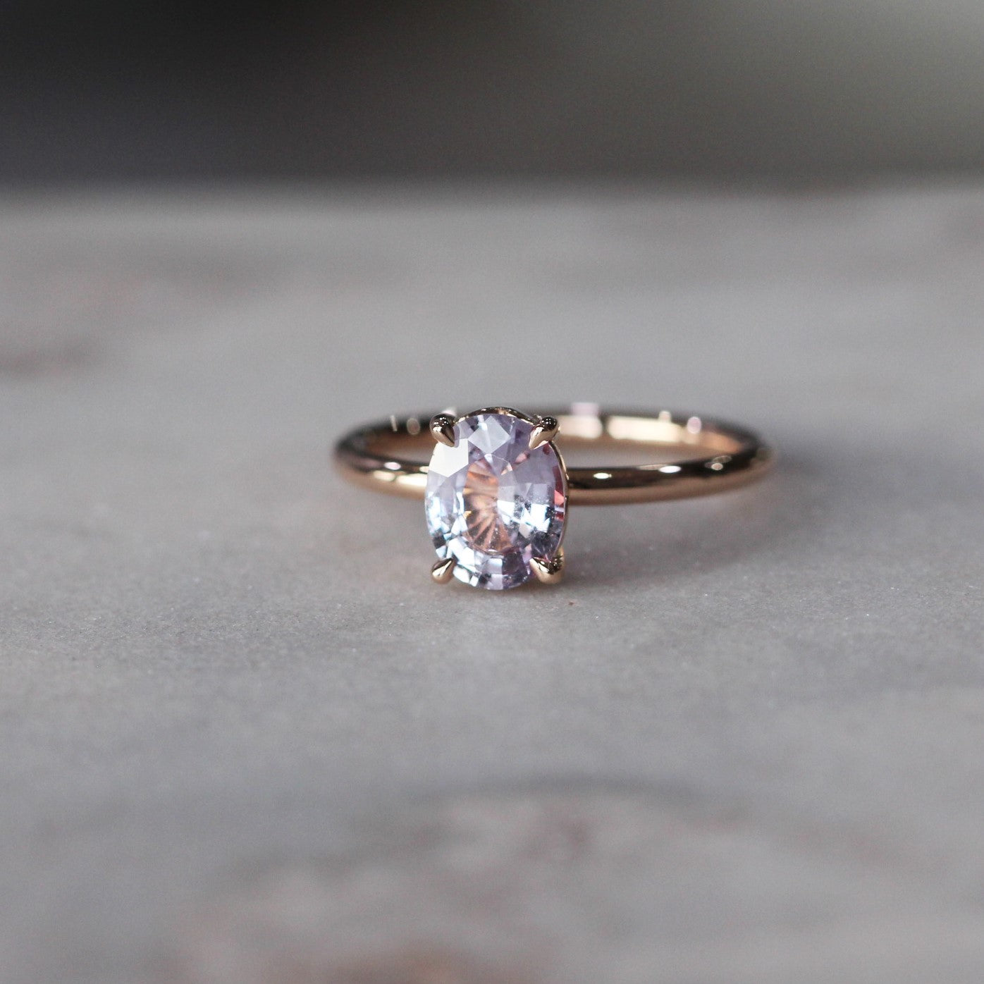 OVAL / SOFT PINK CEYLON SAPPHIRE RING