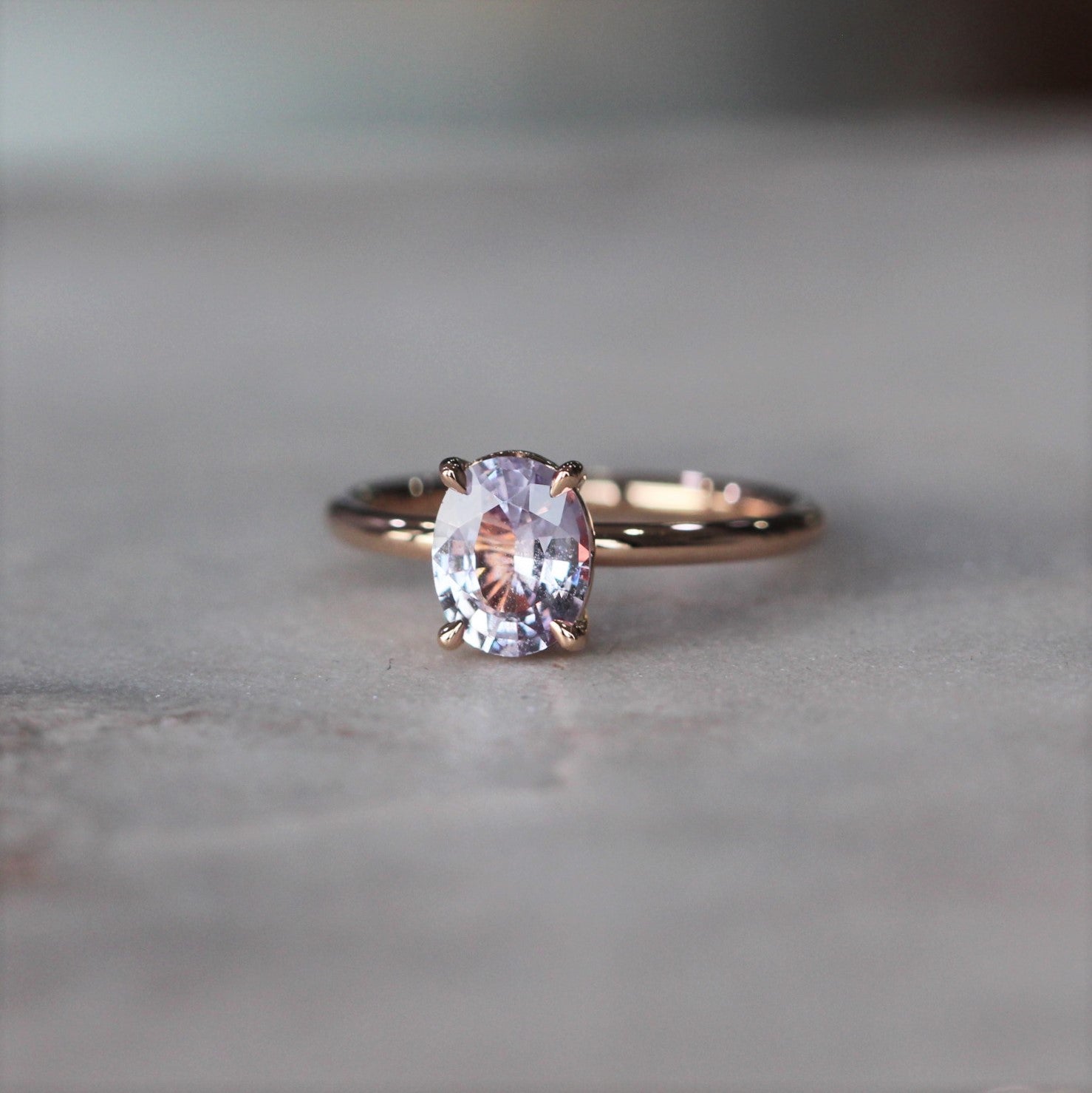 OVAL / SOFT PINK CEYLON SAPPHIRE RING