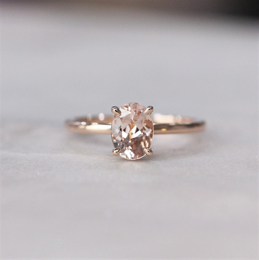 ALEX / OVAL MORGANITE RING
