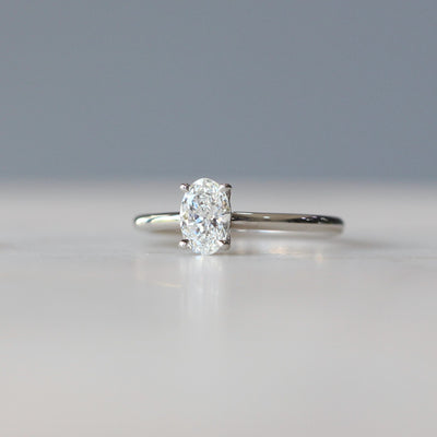 OVAL DIAMOND / SOLITAIRE RING