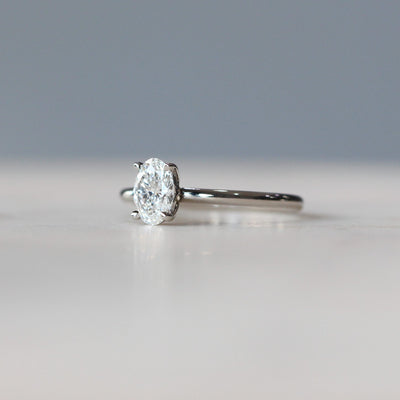 OVAL DIAMOND / SOLITAIRE RING