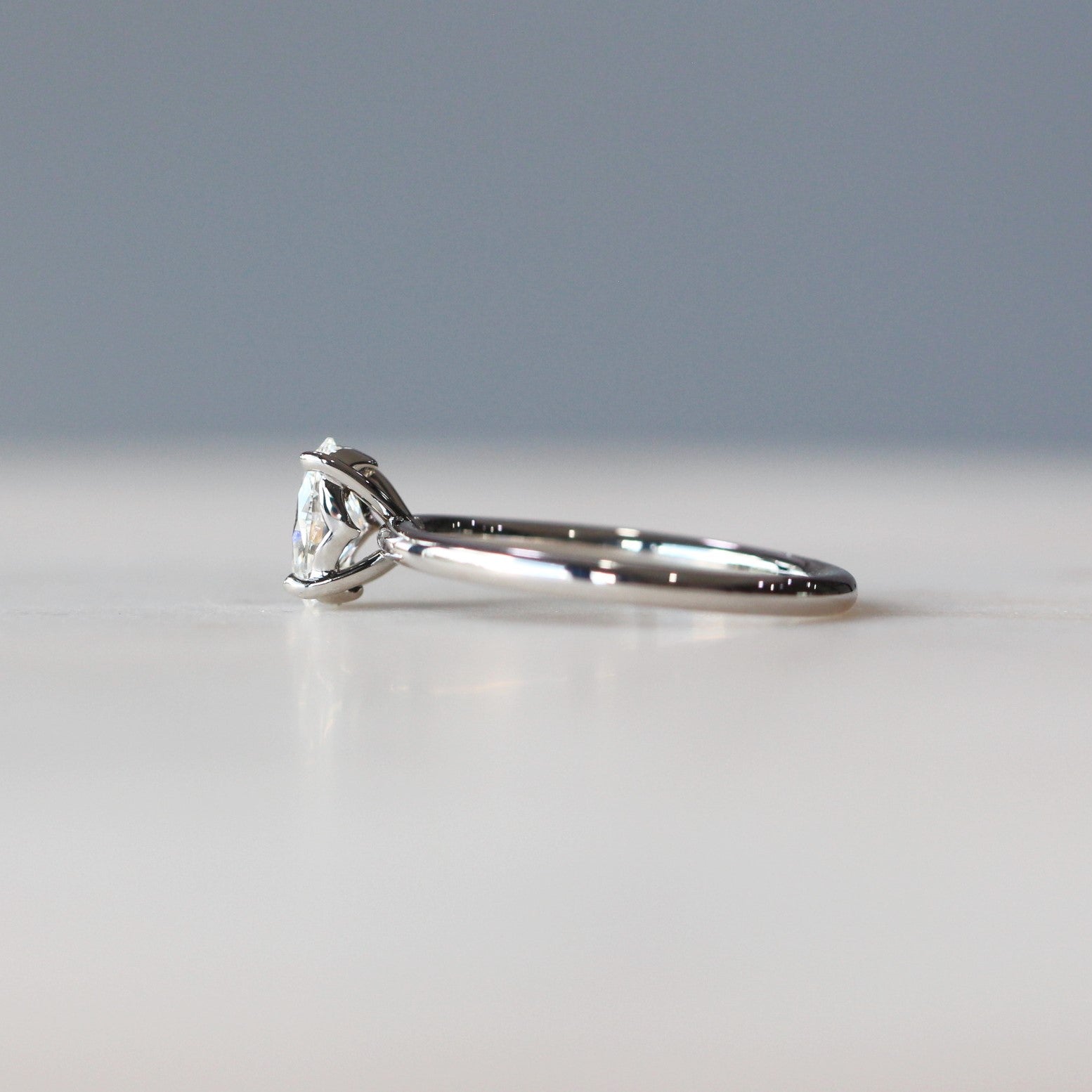 OVAL DIAMOND / SOLITAIRE RING