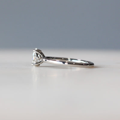 OVAL DIAMOND / SOLITAIRE RING