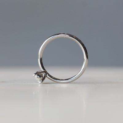 OVAL DIAMOND / SOLITAIRE RING