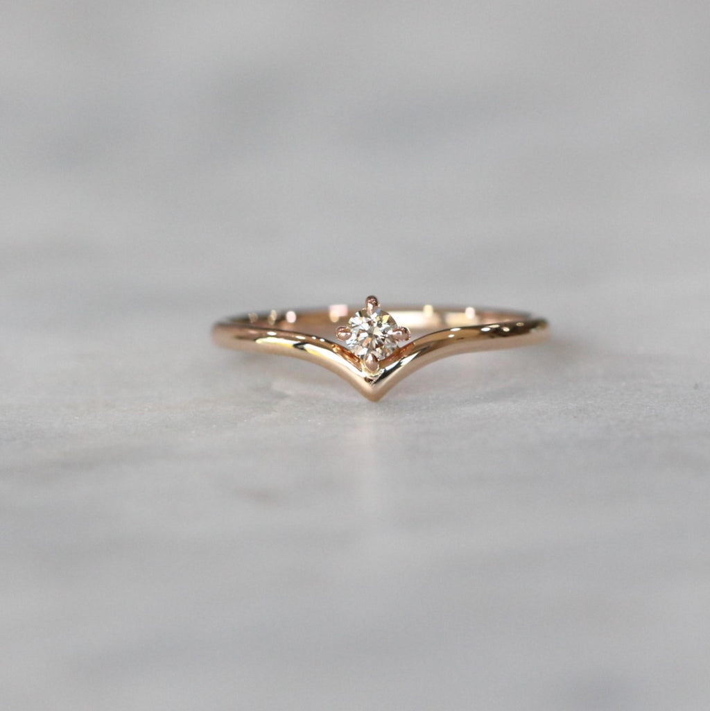 CHAMPAGNE DIAMOND / CHEVRON RING