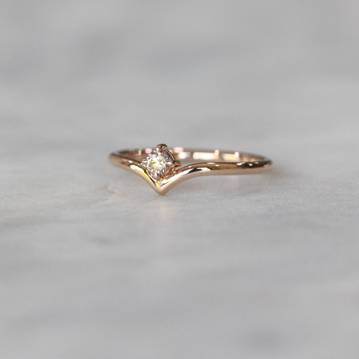 CHAMPAGNE DIAMOND / CHEVRON RING