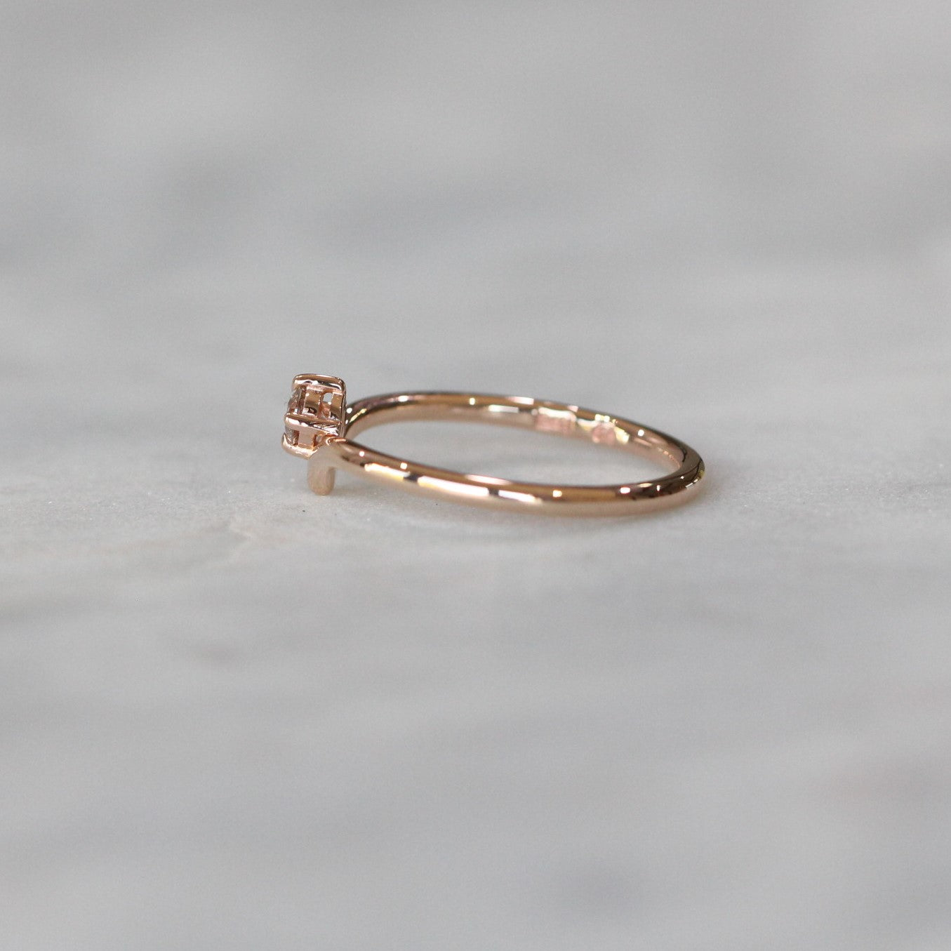 CHAMPAGNE DIAMOND / CHEVRON RING