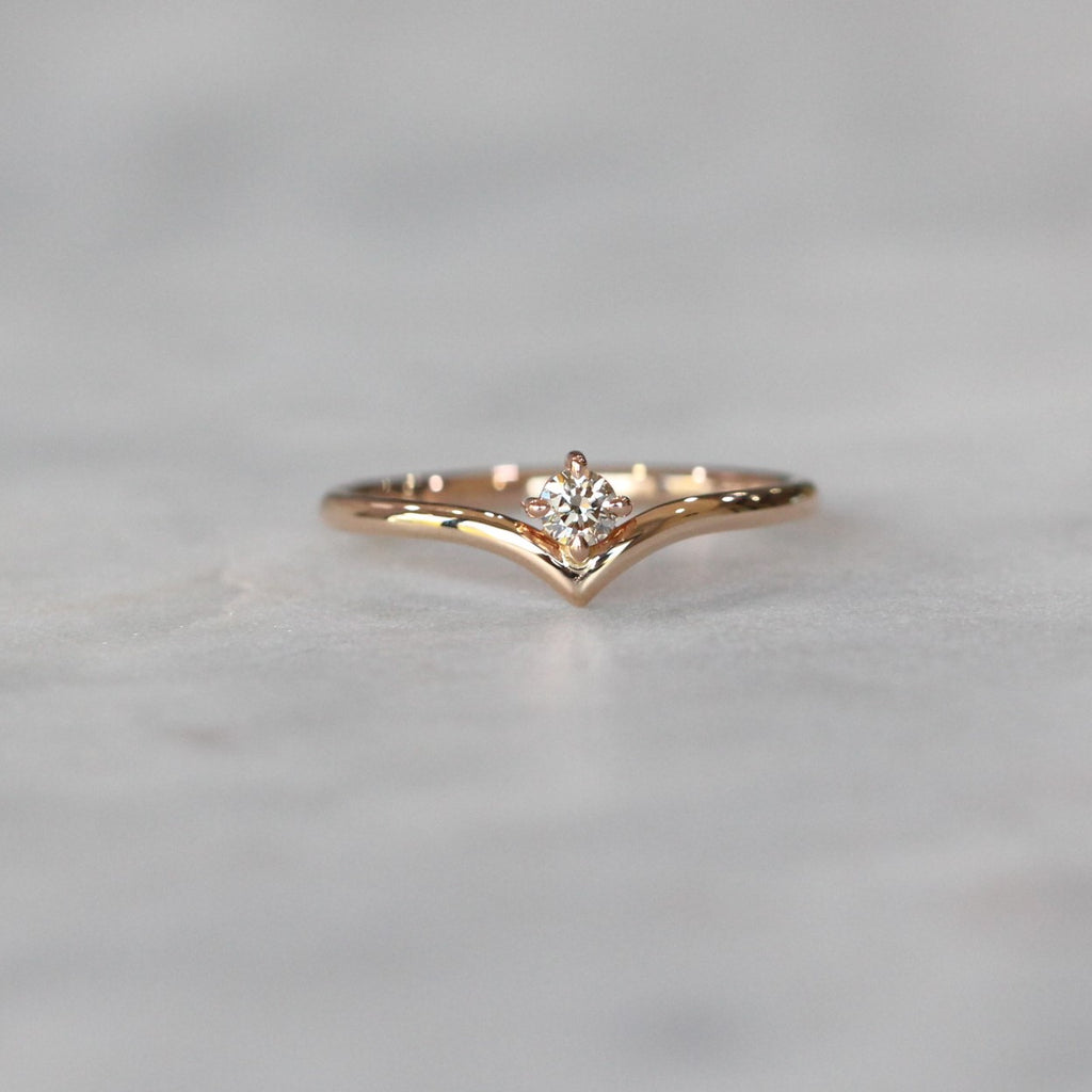 CHAMPAGNE DIAMOND / CHEVRON RING