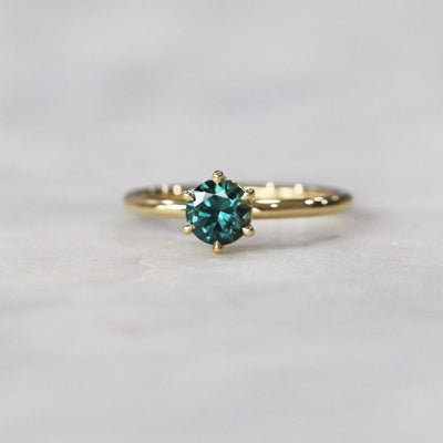 ROUND / TEAL PARTI SAPPHIRE RING