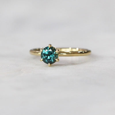 ROUND / TEAL PARTI SAPPHIRE RING